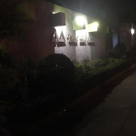 Motel Los Altos Tlaquepaque Екстериор снимка